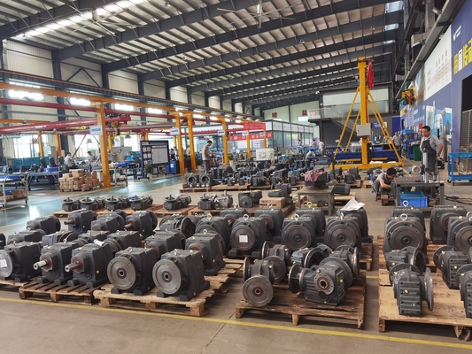 گیربکس حلزونی سری R با موتور گیربکس IEC AM فلنج B5 گیربکس هلیکال
