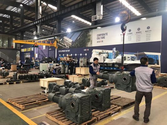 Wanshsin F سری Helical Gear Reducer Ac Electric Bevel Gear Motor For Conveyor